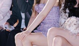 许杨玉琢亮相上海时装周 明媚少女演绎梦境旅行日记