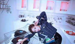 阚清子短发写真展露飒爽风度 光影间诠释刚柔并济之美