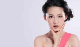 千金李沁嫣然一笑胜星华