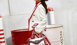 逆龄女神张嘉倪街拍绽放清新少女魅力