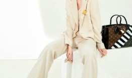 江疏影光影写真优雅展露长腿魅力如行走衣架