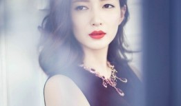 江疏影光影写真优雅展露长腿魅力如行走衣架