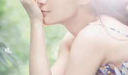 姚笛春日写真演绎清新娇媚双面气质