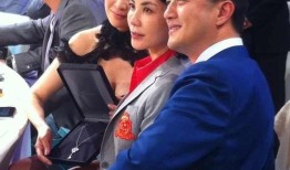 芭莎慈善夜定格王菲李亚鹏亲密瞬间 岁月流转公益初心不变