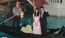 双星聚光灯下亲密互动瞬间全记录