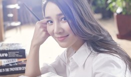 陈蓉甜美笑容定格恬静时光