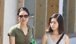 被骂“第三者”20年后，47岁的她素颜逛菜市场