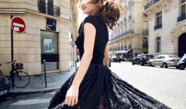 张嘉倪米兰时装周造型多变诠释女性魅力