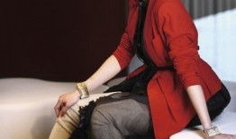 张钧甯光影间演绎多元魅力 复古摩登展露从容气质