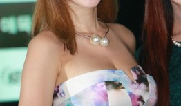 光影流转间的优雅绽放