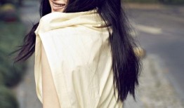 杨钰莹江南写真展露岁月沉淀之美