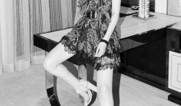 光影之间：谭卓在银幕之外的魅力绽放