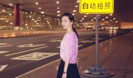 董洁巴黎时装周演绎Carven甜美复古风潮