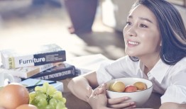 陈蓉甜美笑容定格恬静时光