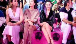 碧波流转耀红毯 张雨绮蓝裙造型诠释自信璀璨之美