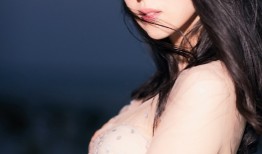 董璇海岸漫舞刺绣长裙飘逸如仙