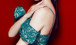 毛俊杰一袭优雅短裙展自信魅力 光影之间诠释多元女性风采