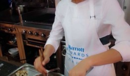 朱丹光影流转间的多面人生温柔沉淀