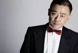 消失六年后，周立波现状曝光：从脱口秀顶流到美国街头路人