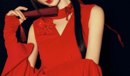鞠婧祎赤色古典长裙写真尽显东方佳人韵味