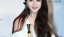 范冰冰深V礼服惊艳亮相 酒瓶豪饮展现率真魅力