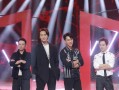 郑元畅丁一同框引热议，昔日“江直树”如今站姿比女方还拘谨