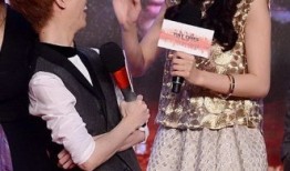 官方数据173cm却被粉丝目击仅170cm，偶遇身高谜之缩水被网友多次抓包。周杰伦的真实身高，连真爱粉都不一定知道。