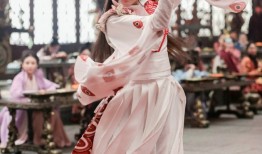 迪丽热巴如画中仙子翩然降临